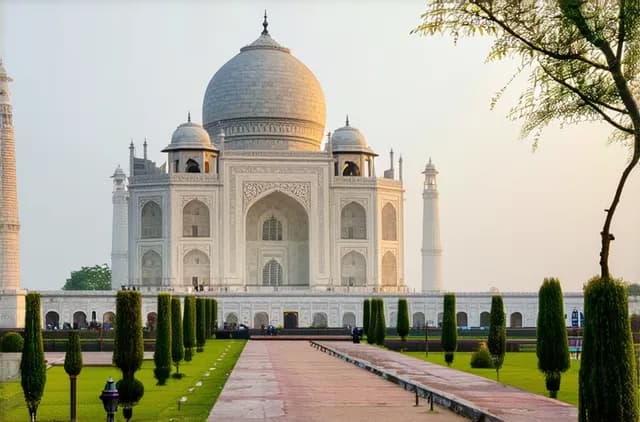Best Accommodations for Solo Travelers in Agra