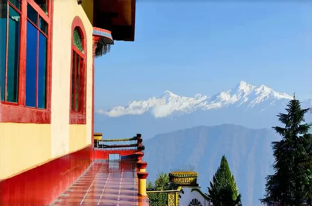 Best Accommodations for Solo Travelers in Darjeeling