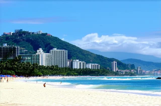 Top Beaches for Solo Travelers in Acapulco