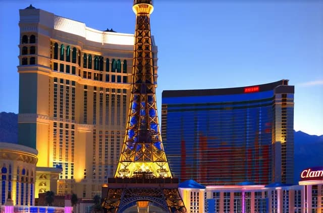 Top 10 Hotels for Solo Travelers in Las Vegas