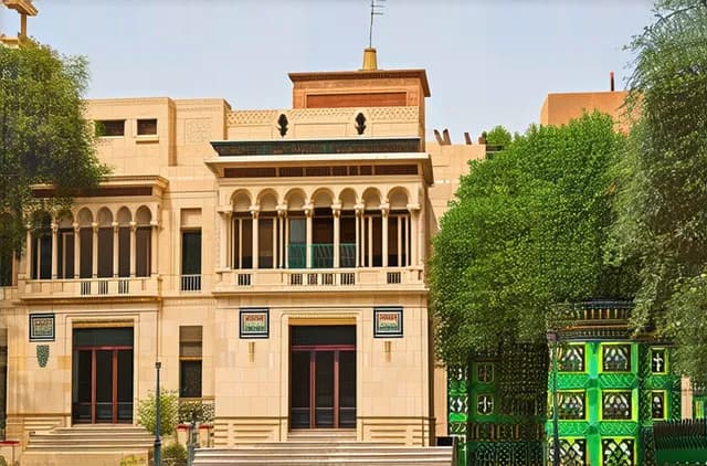 Top Neighborhoods for Solo Travelers in Cairo