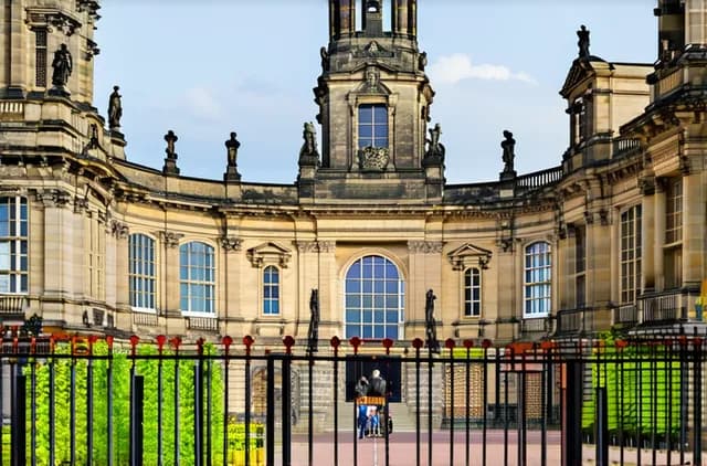 Top Neighborhoods for Solo Travelers in Dresden