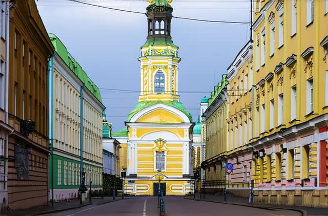 Best Neighborhoods for Solo Travelers in St Petersburg