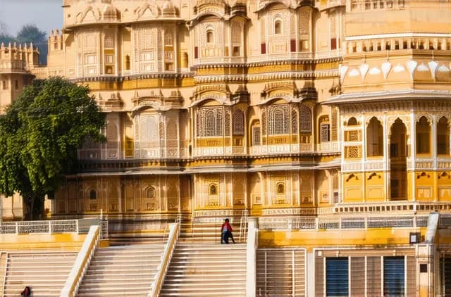 Complete Guide: Best Neighborhoods for Solo Travelers in Udaipur