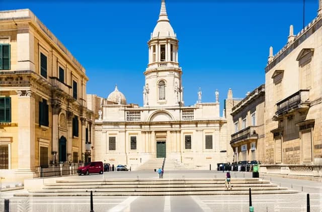 Explore the Best Neighborhoods for Solo Travelers in Valletta