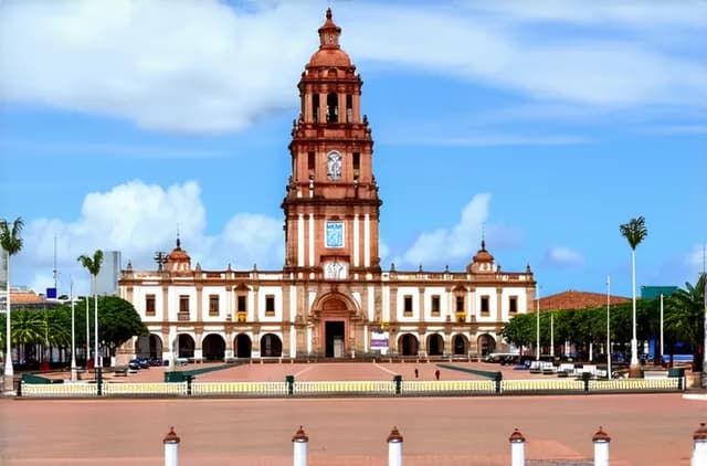 Discover the Best Neighborhoods for Solo Travelers in Veracruz City