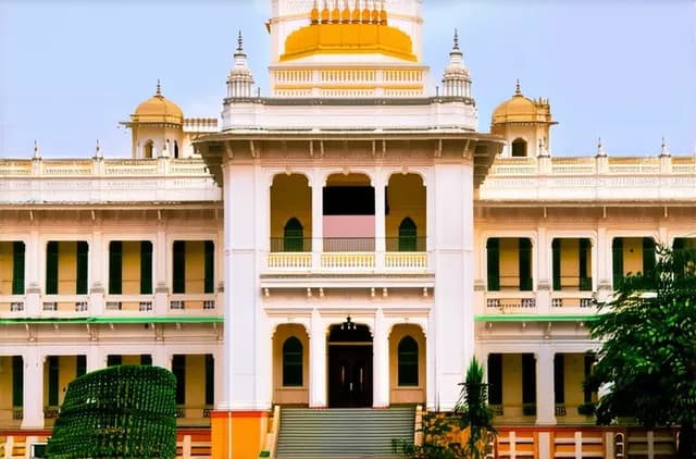 Complete Guide: Best Places to Stay for Solo Travelers in Mysuru