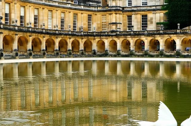 Cultural Experiences for Solo Travelers in Bath