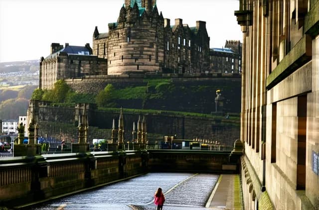 Essential Tips for Safe Solo Travel in Edinburgh