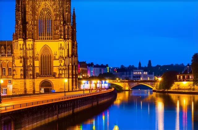 Solo Travel Guide: Liège Nightlife for Solo Explorers