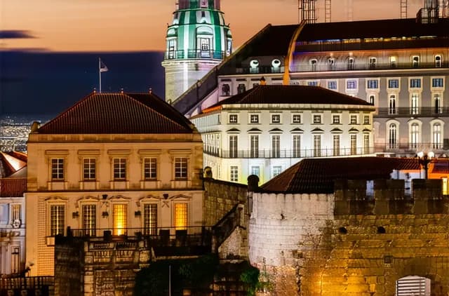 Experience Lisbon Nightlife: Tips for Solo Adventurers