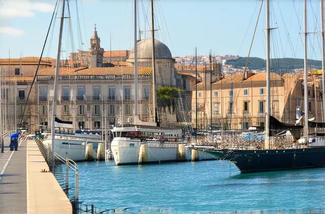 Essential Safety Tips for Solo Travel in Marseille