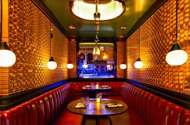 Ultimate Guide: Nightlife for Solo Travelers in Budapest