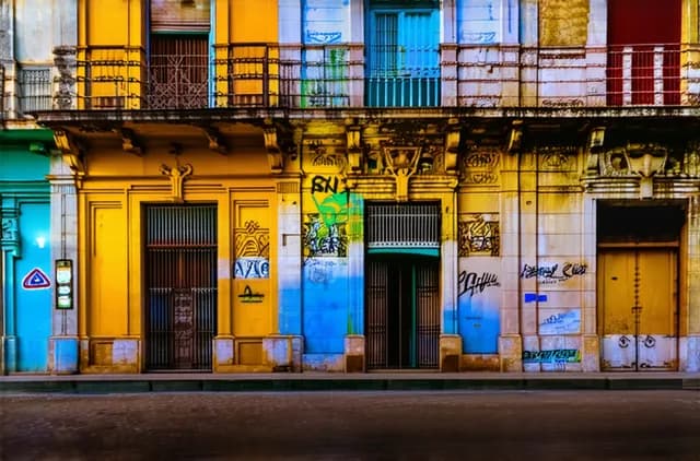 Ultimate Guide: Nightlife Options for Solo Travelers in Havana