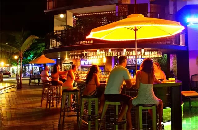 Ultimate Guide: Nightlife Options for Solo Travelers in Port Louis