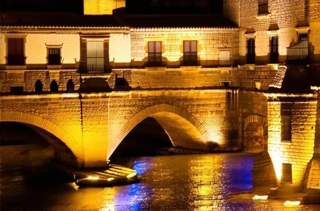 Nightlife Recommendations for Solo Travelers in Salamanca