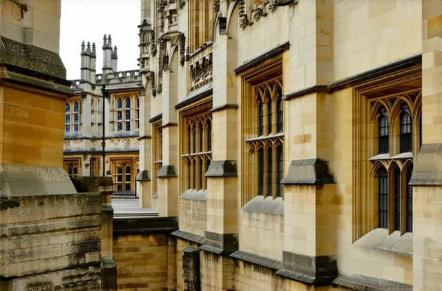 Essential Oxford Solo Travel Safety Tips