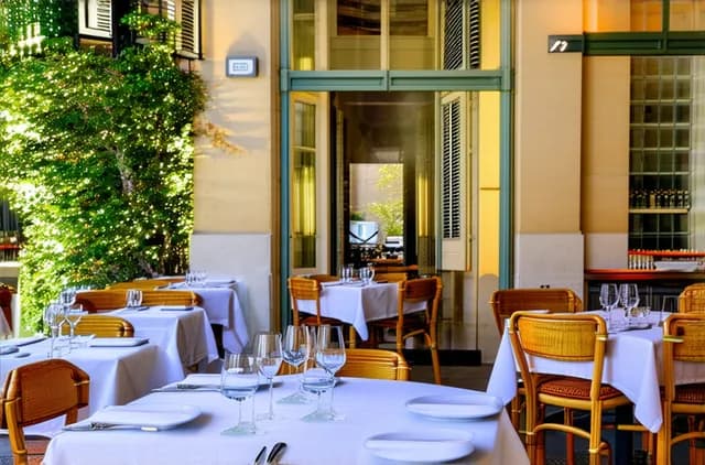 Discovering Solo Dining Experiences in Nice