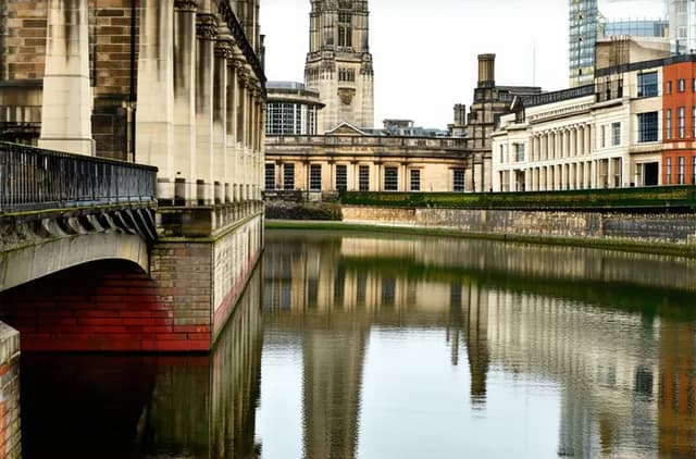 Ultimate Guide: Solo Travel in Leeds