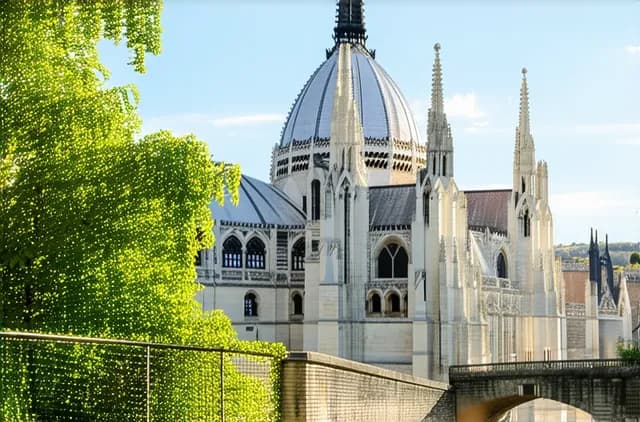 Complete Guide: Solo Travel in Lyon