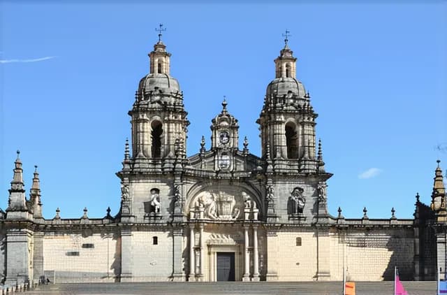 Complete Guide: Solo Travel in Santiago de Compostela