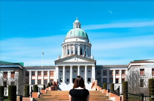 Complete Guide: Solo Travel in Syracuse