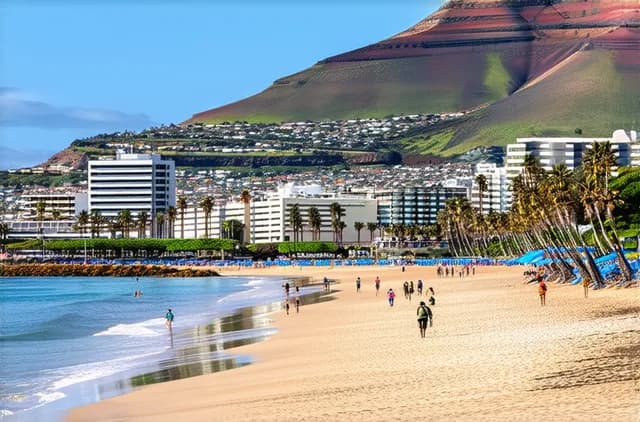 Top Beaches for Solo Travelers in Las Palmas de Gran Canaria