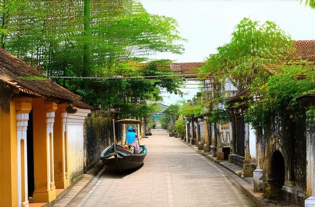 Top Solo Sightseeing Experiences in Hoi An