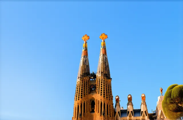 Complete Guide: Best Areas for Solo Travelers in Barcelona