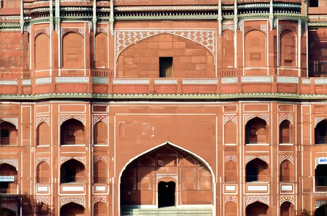 Complete Guide: Best Areas for Solo Travelers in Delhi