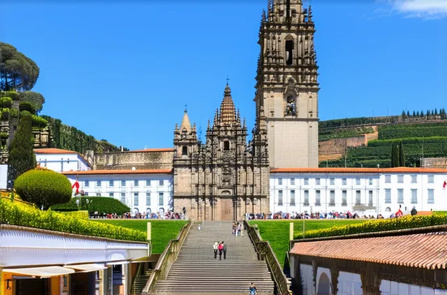 Ultimate Guide: Best Areas for Solo Travelers in Santiago de Compostela