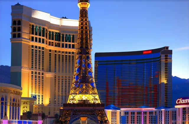 Top 10 Hotels for Solo Travelers in Las Vegas