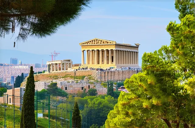 Ultimate Guide: Best Neighborhoods for Solo Travelers in Athens