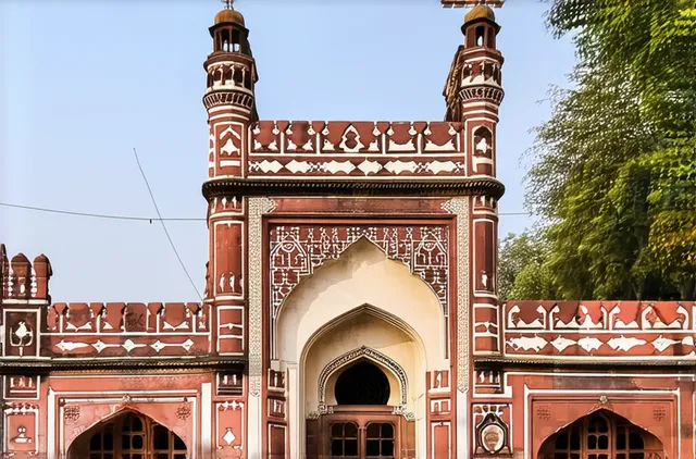 Explore Lahore: Best Neighborhoods for Solo Travelers