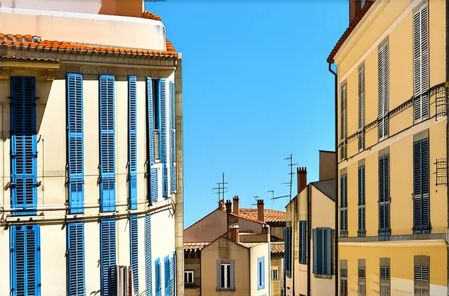 Explore the Best Neighborhoods for Solo Travelers in Marseille