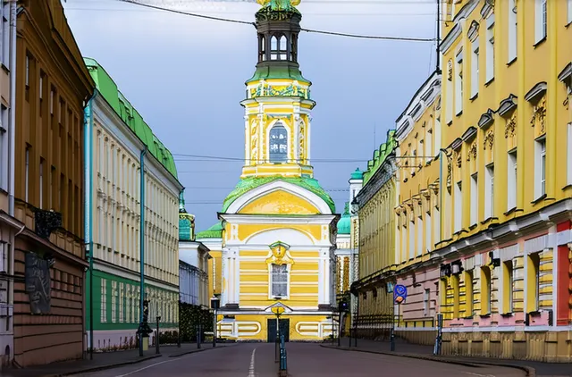 Best Neighborhoods for Solo Travelers in St Petersburg