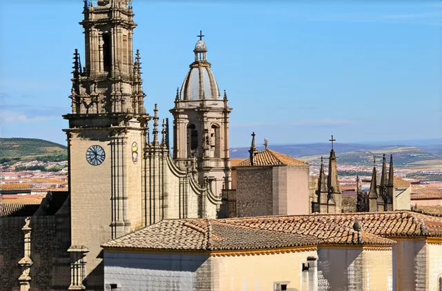 Essential Cáceres Solo Travel Budget Tips