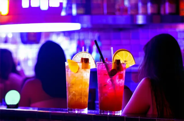 Exploring Mumbai Nightlife: A Solo Traveler’s Guide