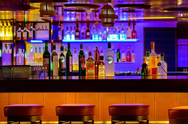 Solo Travel Guide: Nightlife Experiences in Aqaba