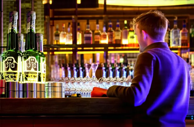 Explore Nightlife Options for Solo Travelers in Edinburgh