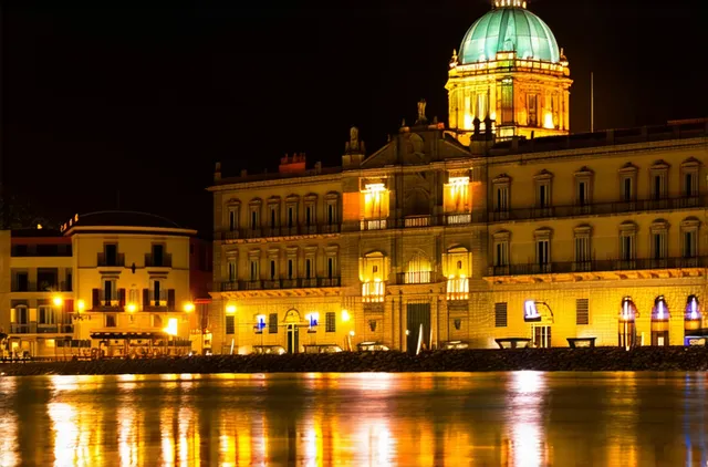 Unforgettable Nightlife Options for Solo Travelers in Naples