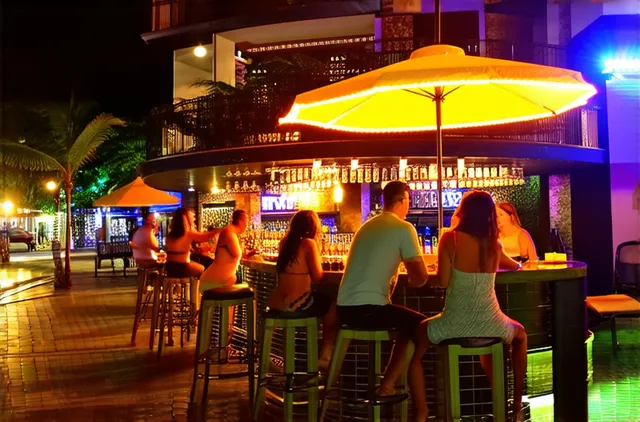 Ultimate Guide: Nightlife Options for Solo Travelers in Port Louis