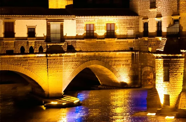 Nightlife Recommendations for Solo Travelers in Salamanca