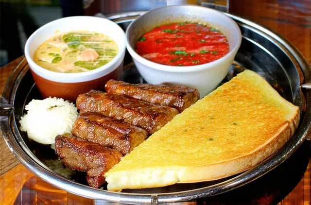 Solo-Friendly Dining Options in Quito