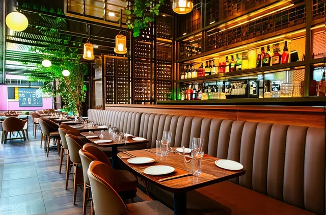 Solo-Friendly Restaurants in Mumbai: Eat Like a Local