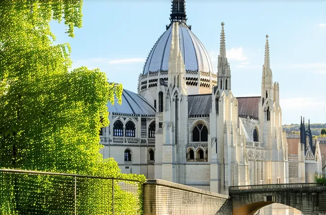 Complete Guide: Solo Travel in Lyon