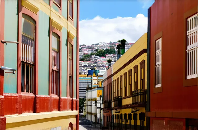 Complete Guide: Solo Travel in Valparaíso