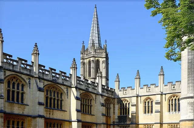 Complete Guide: Top Activities for Solo Travelers in Cambridge