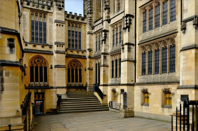 Top Attractions for Solo Travelers in Leeds