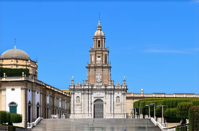 Top Attractions for Solo Travelers in Naples